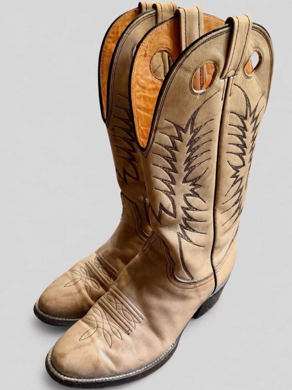 Men's Tan Western Pull-On Cowboy Boots with Decorative Stitching